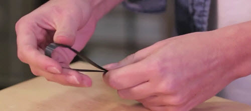 how to use a wire buckle for strapping step 1