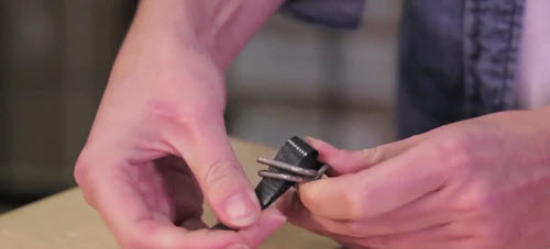 how to use a wire buckle for strapping step 3